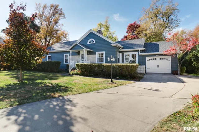 $219,900 | 303 Harris Street, Delavan, IL 61734