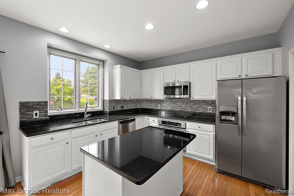 1644 Blushing Court Rochester Hills, MI 48307 - Photo 8 of 34 Gallery Image 8
