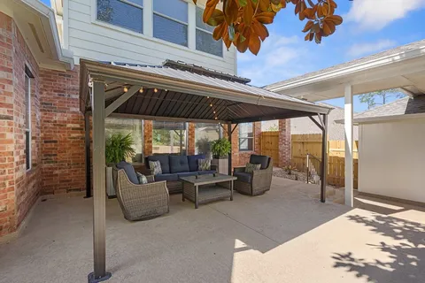 $590,000 | 2153 Summit Mist Drive, Conroe, TX 77304