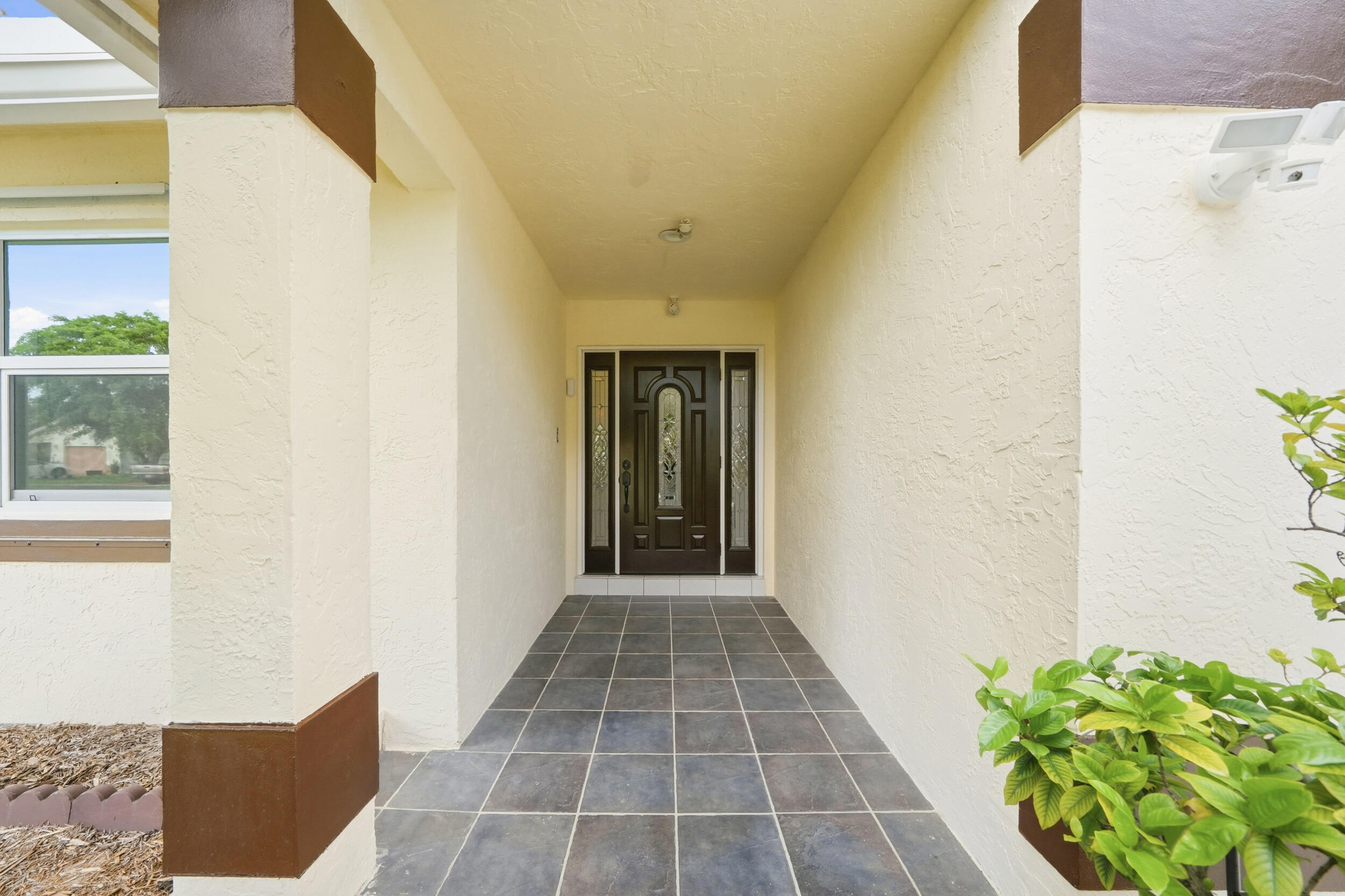 5787 Southwest 57th Way Davie, FL 33314 - Photo 38 of 40 049