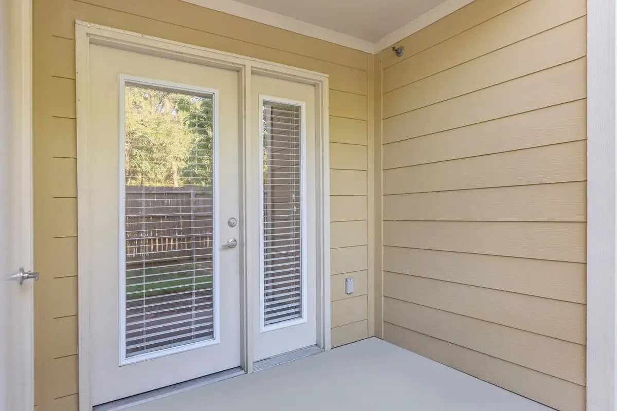 6454 Airline Highway Baton Rouge, LA 70805 - Photo 6 of 16 a view of an empty room with a window