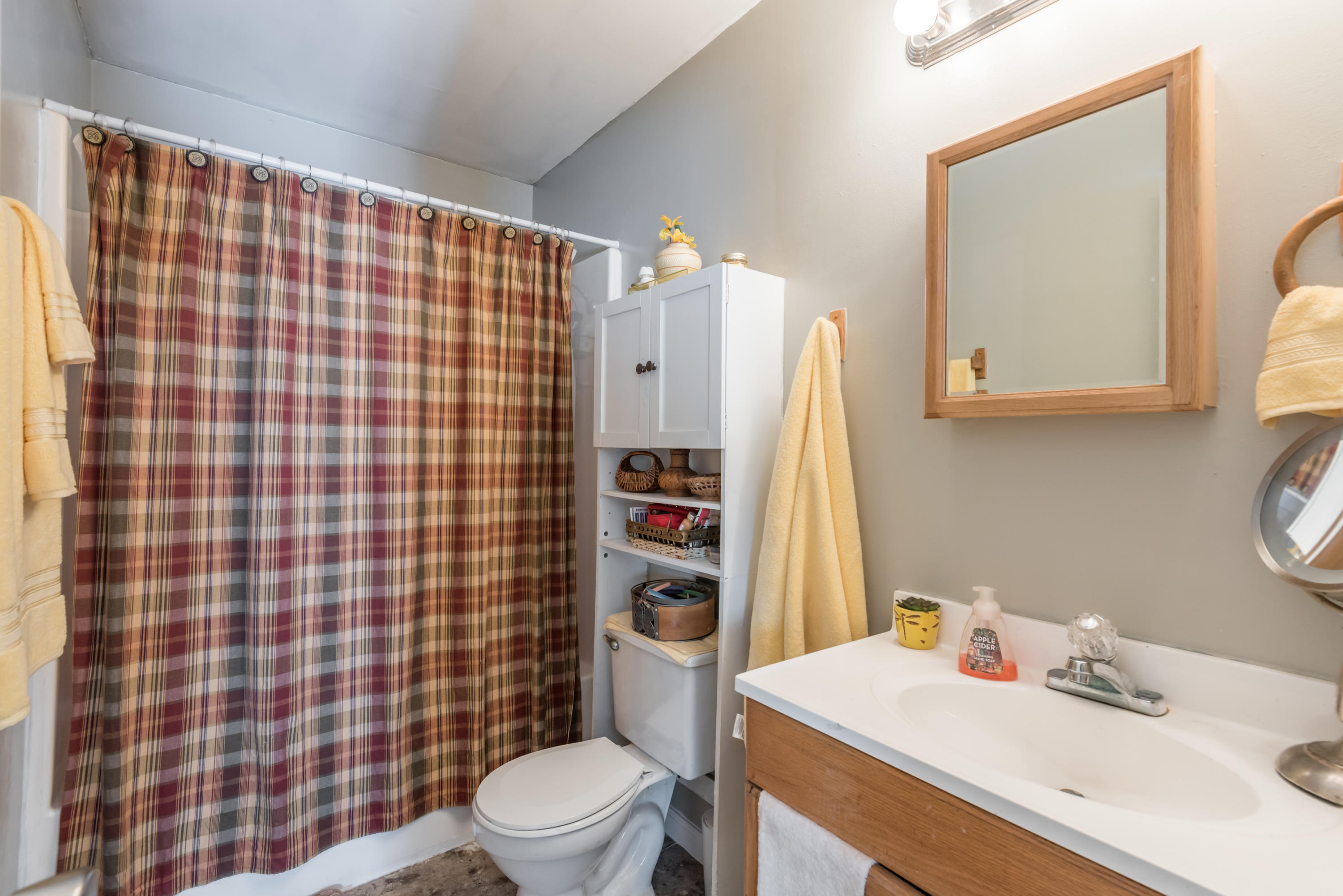 102 Stephens Road Madisonville, TN 37354 - Photo 24 of 39 Full Bath