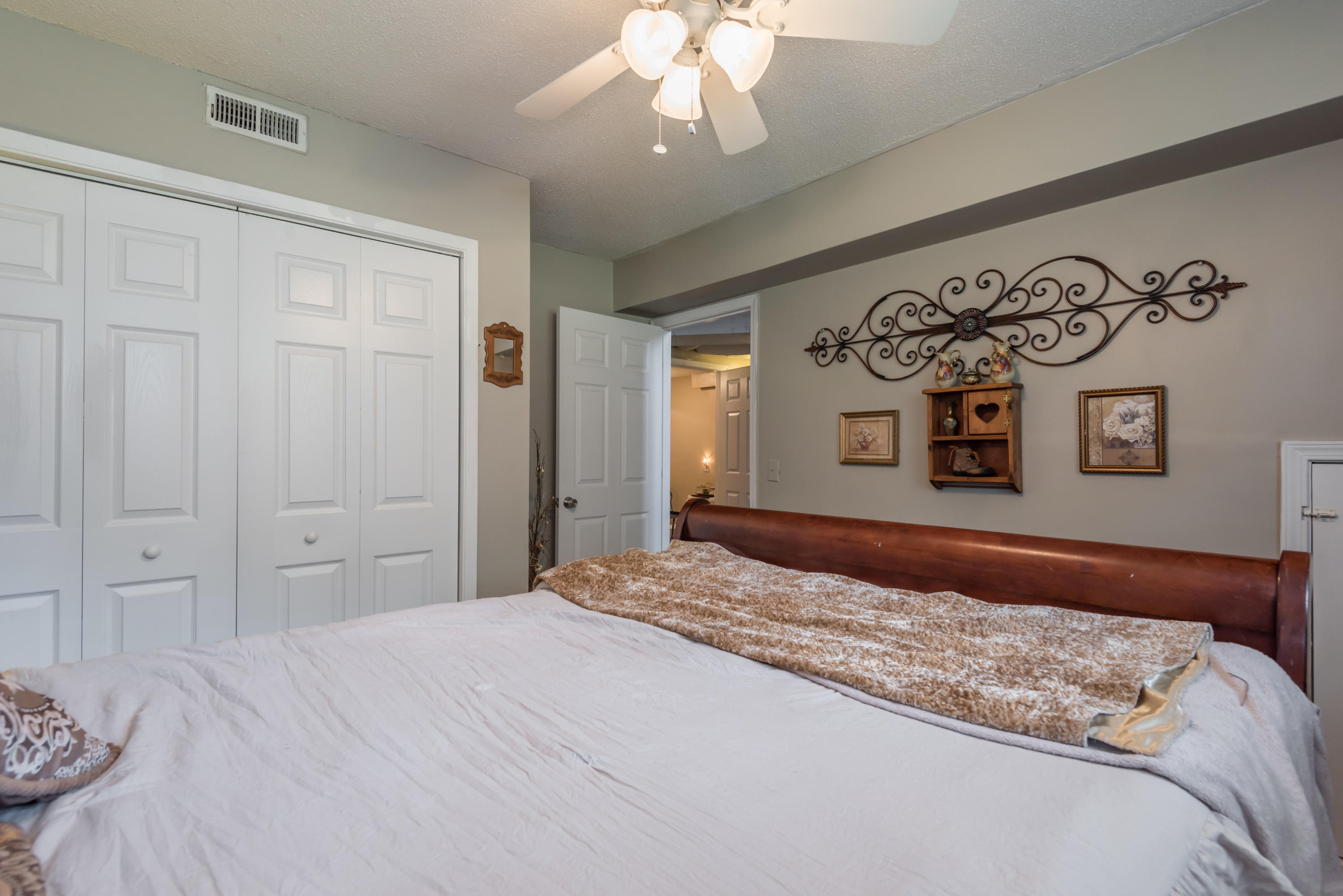 102 Stephens Road Madisonville, TN 37354 - Photo 26 of 39 Downstairs Bedroom #1