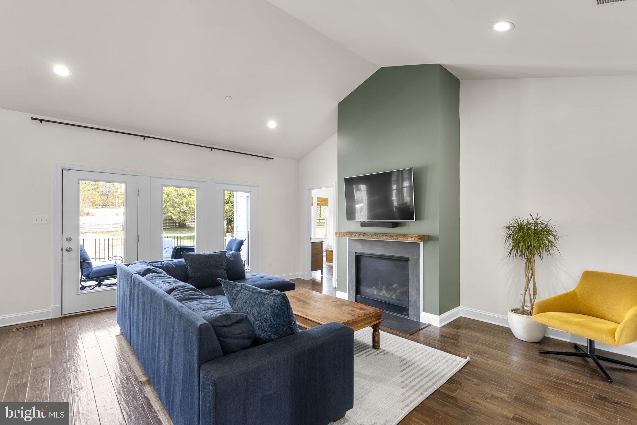17601 Crystal Spring Terrace Ashton, MD 20861 - Photo 5 of 45