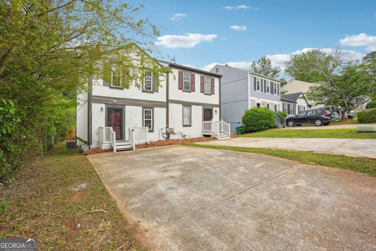 2049 Charter Lane Lithonia, GA 30058 - Photo 2 of 25