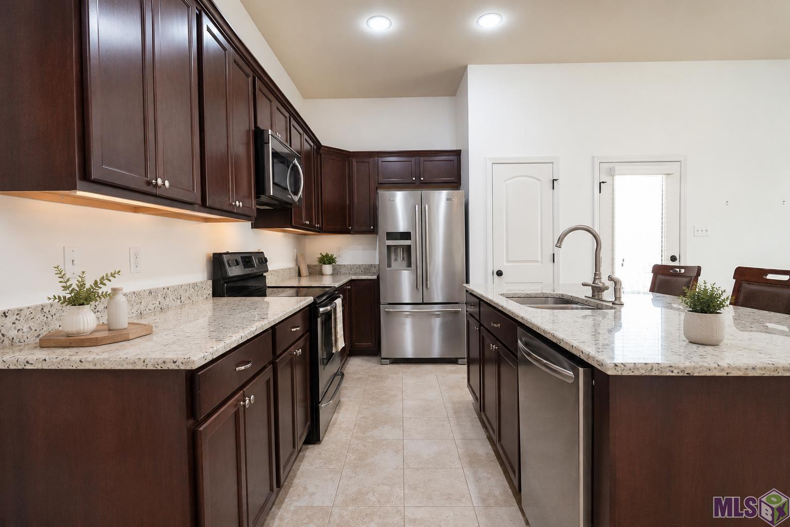 14547 Stone Gate Drive Baton Rouge, LA 70816 - Photo 2 of 38 Gallery Image 2