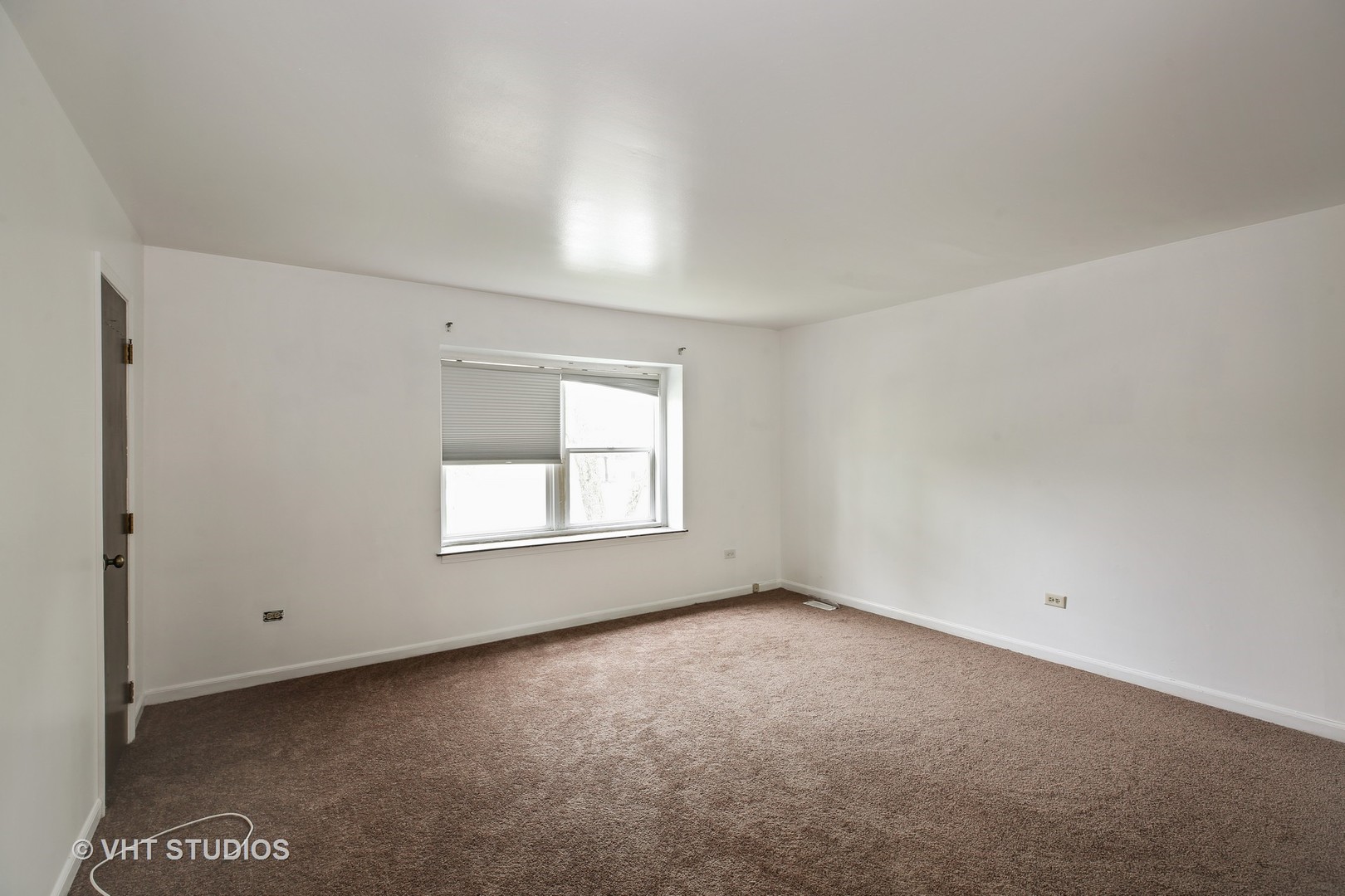 2250 Heather Road Homewood, IL 60430 - Photo 5 of 10 an empty room with a window