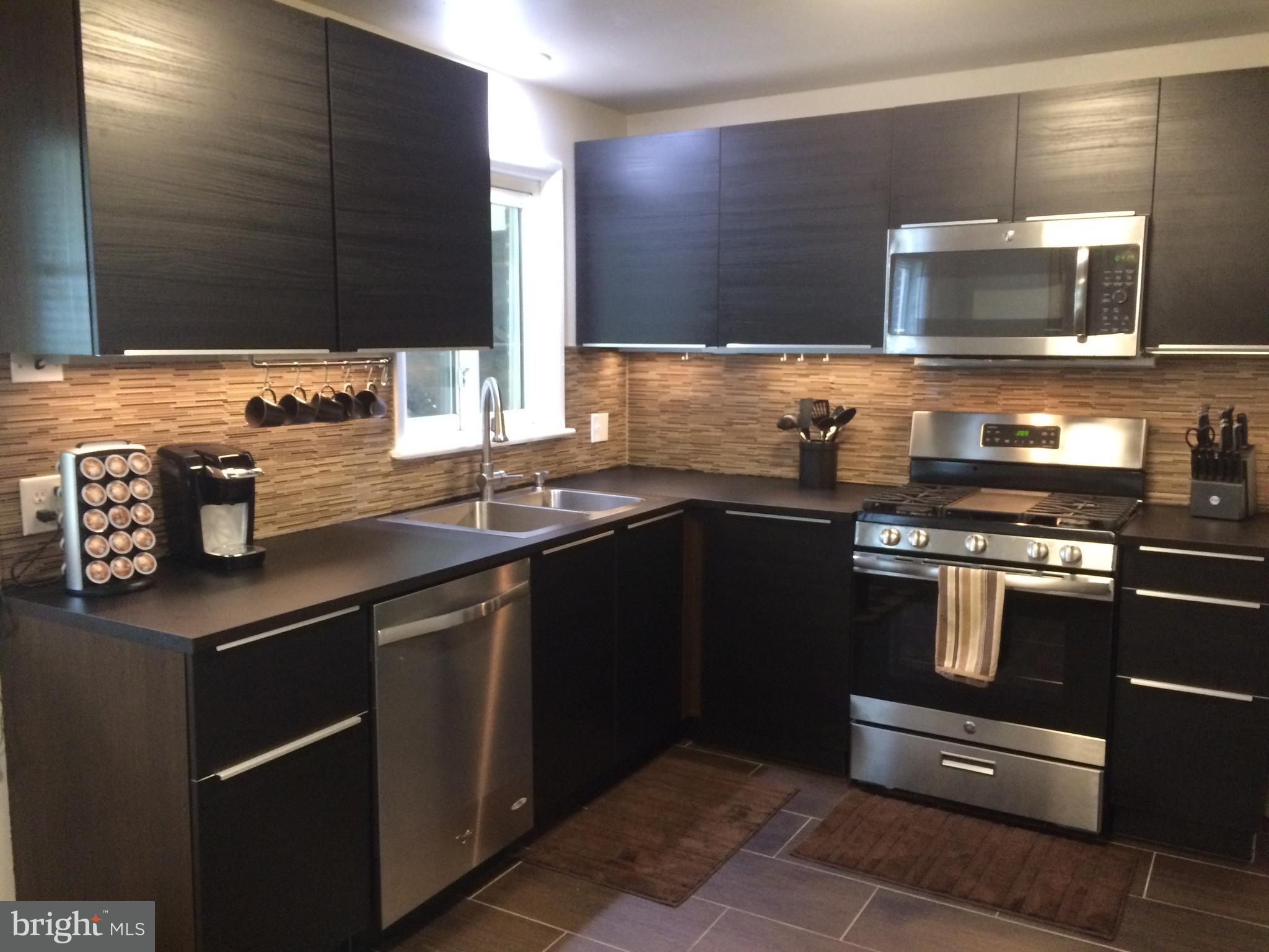 337 Irving Road York, PA 17403 - Photo 3 of 20 Gallery Image 3