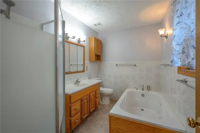 $350,000 | 6509 Northwest Twin Oaks Drive, Kansas City, MO 64151