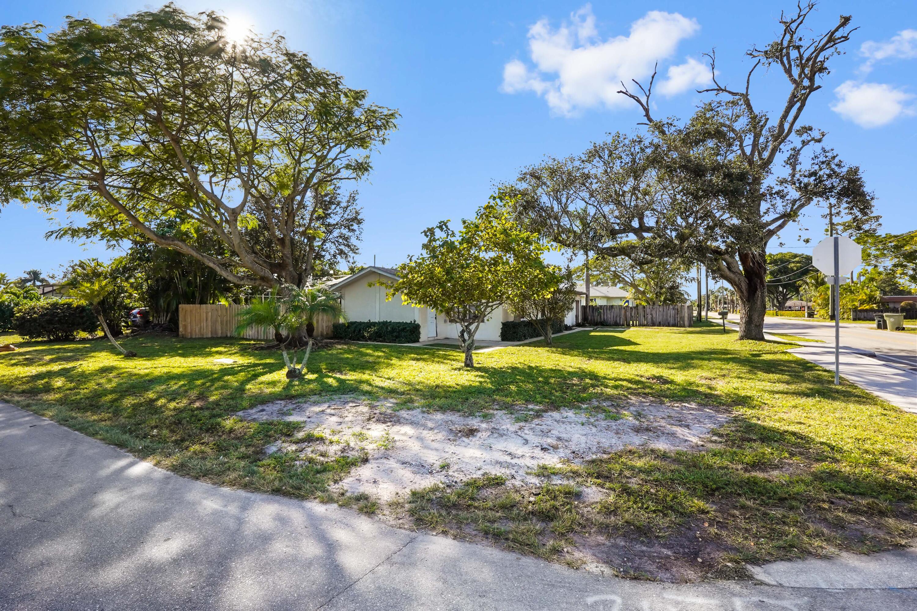 3858 Lakewood Road Palm Springs, FL 33461 - Photo 2 of 40