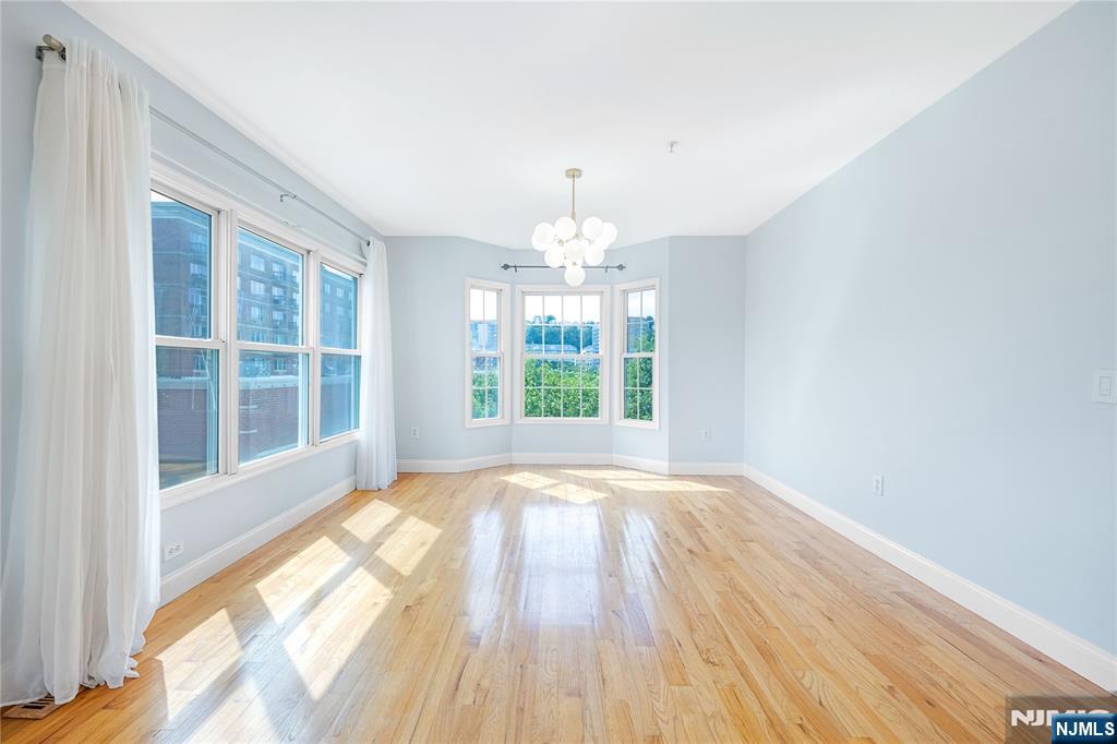 337 The Promenade, Unit 337 Edgewater, NJ 07020 - Photo 9 of 28