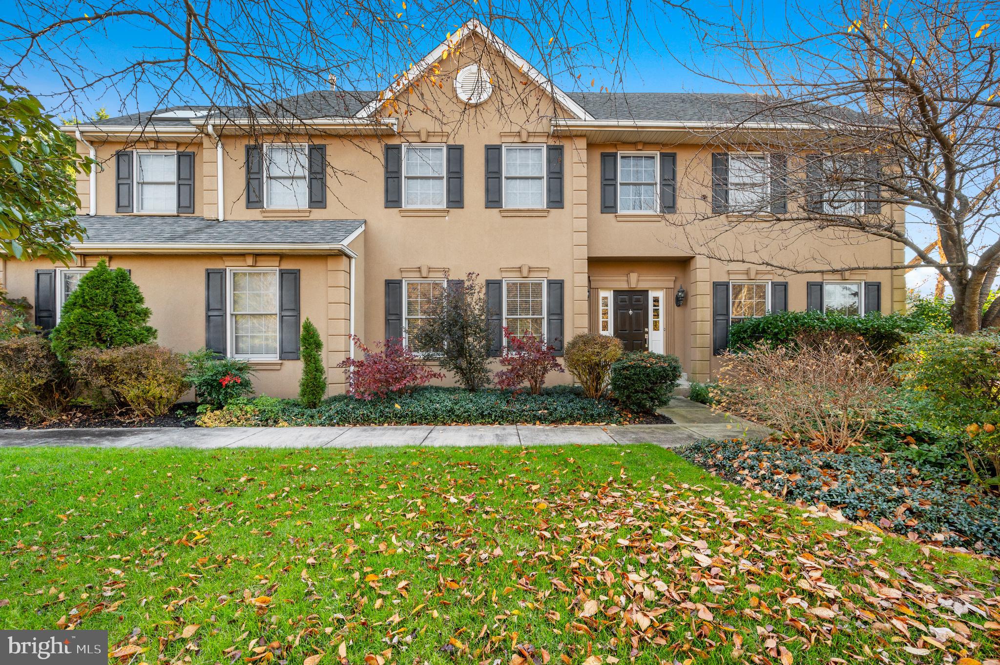 Front facade (stucco remediated in 2007)