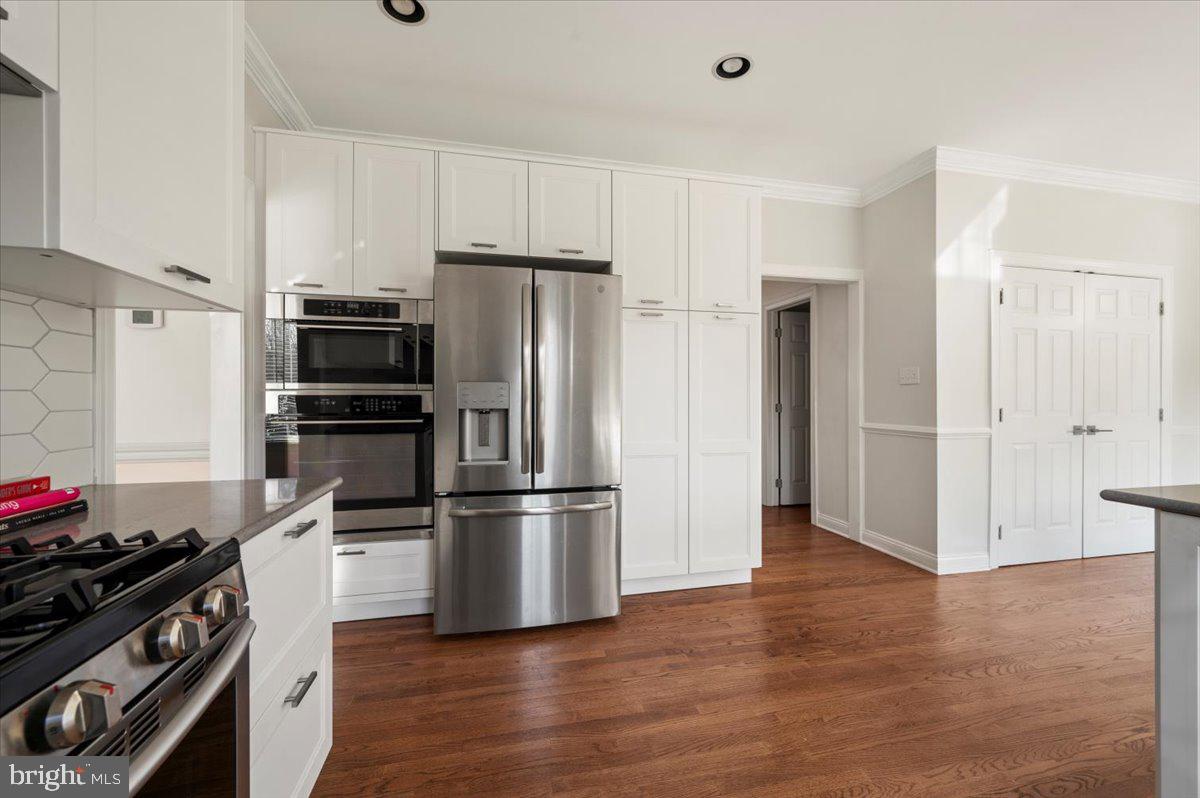 130 Brochant Circle Blue Bell, PA 19422 - Photo 22 of 83 Stylish renovated kitchen.