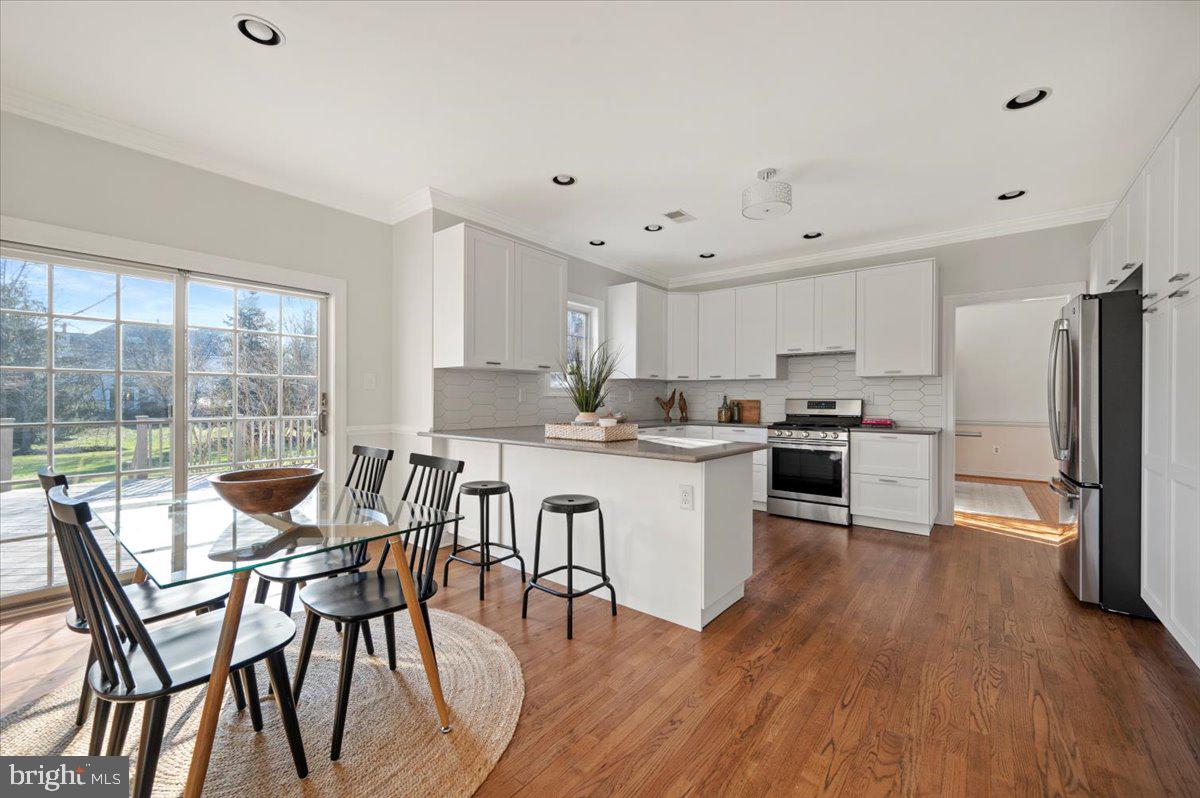 130 Brochant Circle Blue Bell, PA 19422 - Photo 23 of 83 Stylish renovated kitchen.