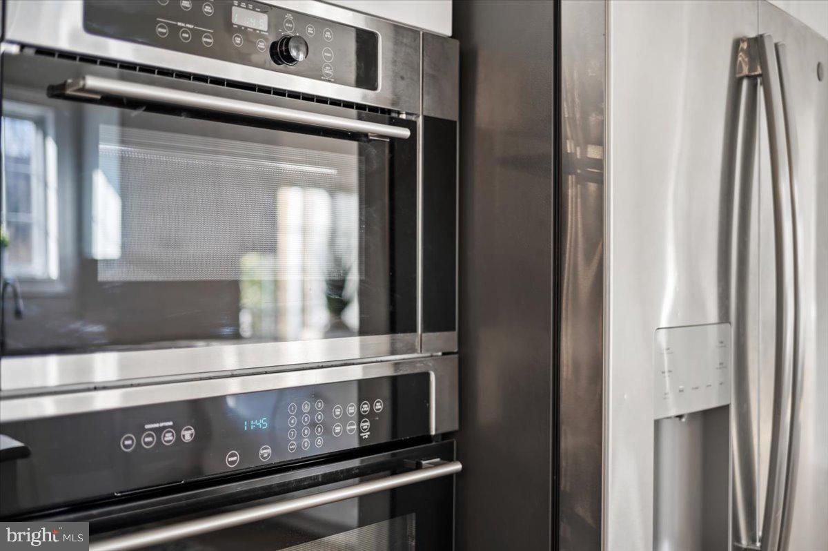130 Brochant Circle Blue Bell, PA 19422 - Photo 28 of 83 Stylish renovated kitchen.