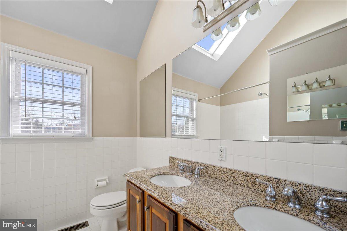 130 Brochant Circle Blue Bell, PA 19422 - Photo 69 of 83 Shared hall bathroom