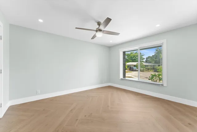 a view of a livingroom with a ceiling fan & a ceiling fan