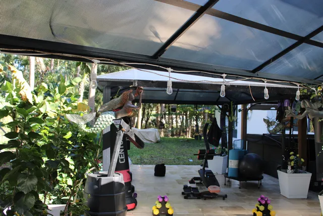 a view of empty room with front door