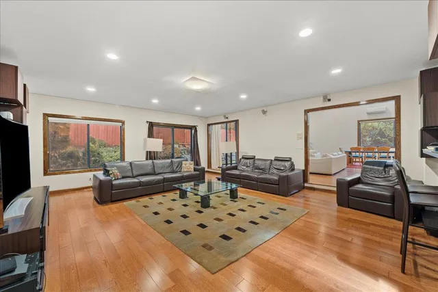 $1,375,000 | 10 Morley Court, Albertson, NY 11507