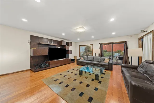 $1,375,000 | 10 Morley Court, Albertson, NY 11507