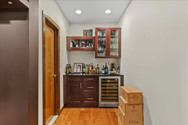 $1,375,000 | 10 Morley Court, Albertson, NY 11507