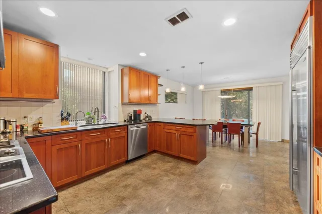 $1,375,000 | 10 Morley Court, Albertson, NY 11507