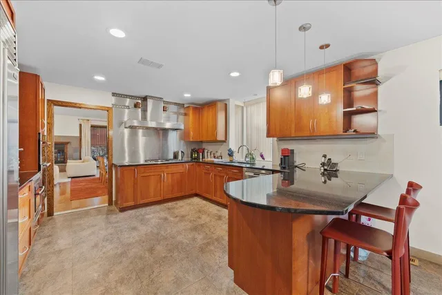 $1,375,000 | 10 Morley Court, Albertson, NY 11507