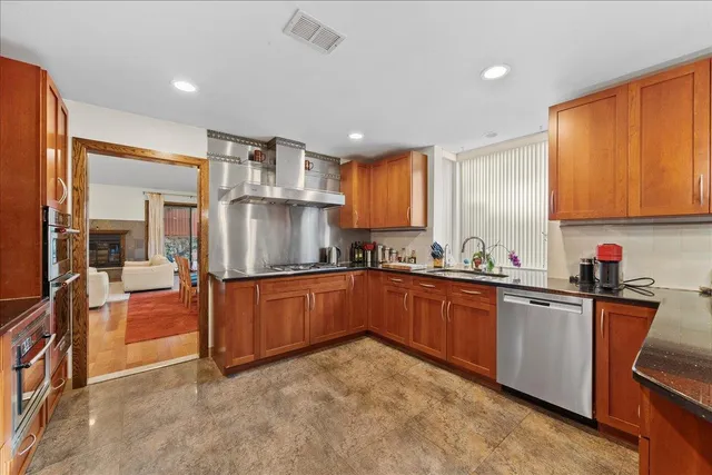 $1,375,000 | 10 Morley Court, Albertson, NY 11507