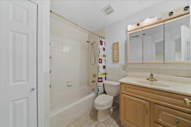 $1,375,000 | 10 Morley Court, Albertson, NY 11507