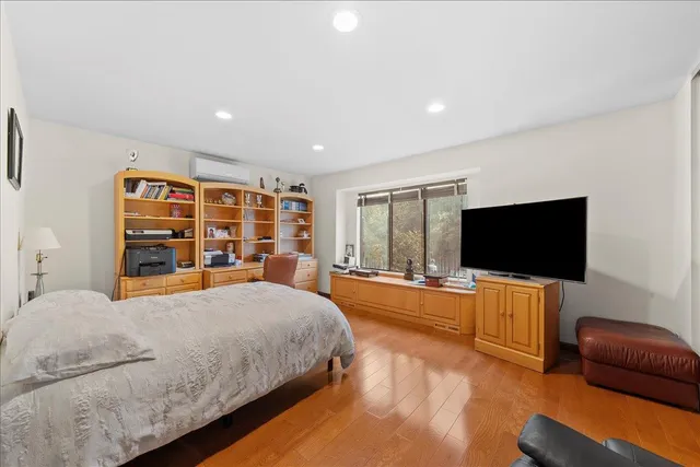 $1,375,000 | 10 Morley Court, Albertson, NY 11507