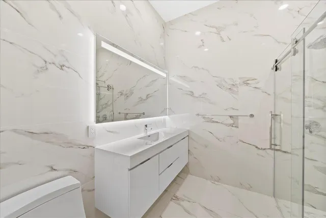 $1,375,000 | 10 Morley Court, Albertson, NY 11507