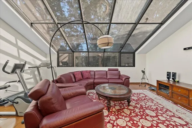 $1,375,000 | 10 Morley Court, Albertson, NY 11507