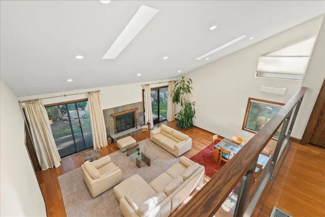 $1,375,000 | 10 Morley Court, Albertson, NY 11507