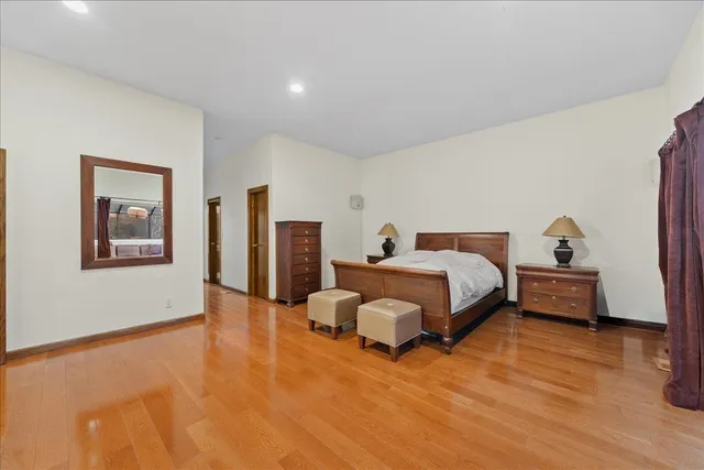 $1,375,000 | 10 Morley Court, Albertson, NY 11507