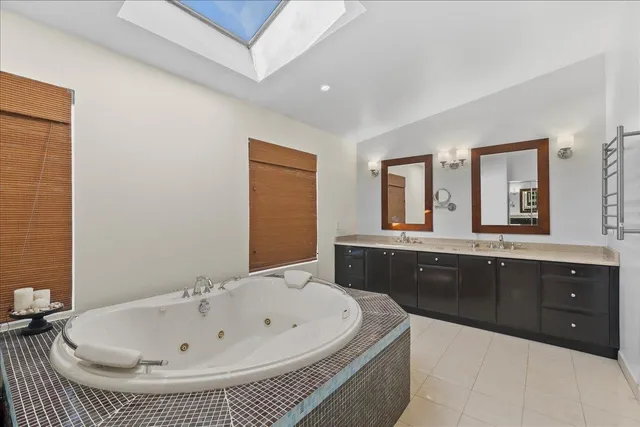 $1,375,000 | 10 Morley Court, Albertson, NY 11507