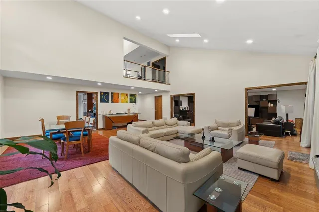 $1,375,000 | 10 Morley Court, Albertson, NY 11507