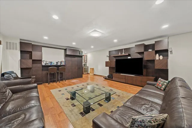 $1,375,000 | 10 Morley Court, Albertson, NY 11507