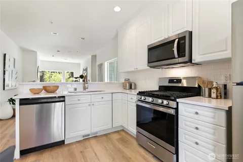 $625,000 | 6816 Northeast 153rd Place, Unit D, Kenmore, WA 98028