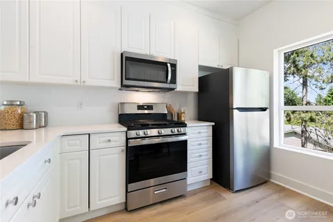 $625,000 | 6816 Northeast 153rd Place, Unit D, Kenmore, WA 98028