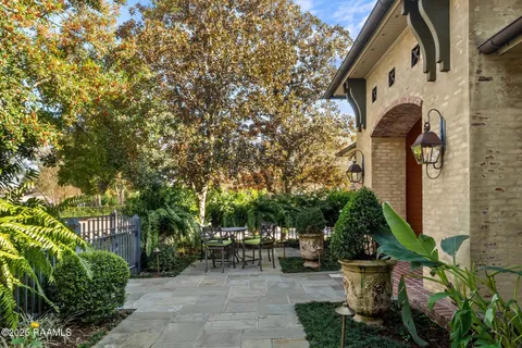 $1,295,000 | 104 Ducharme Court, Lafayette, LA 70503