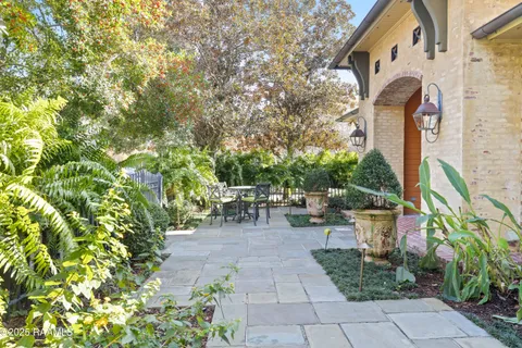 $1,295,000 | 104 Ducharme Court, Lafayette, LA 70503