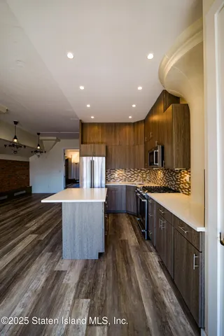 $529,000 | 10 Bay Street Landing, Unit 4I | Tompkinsville