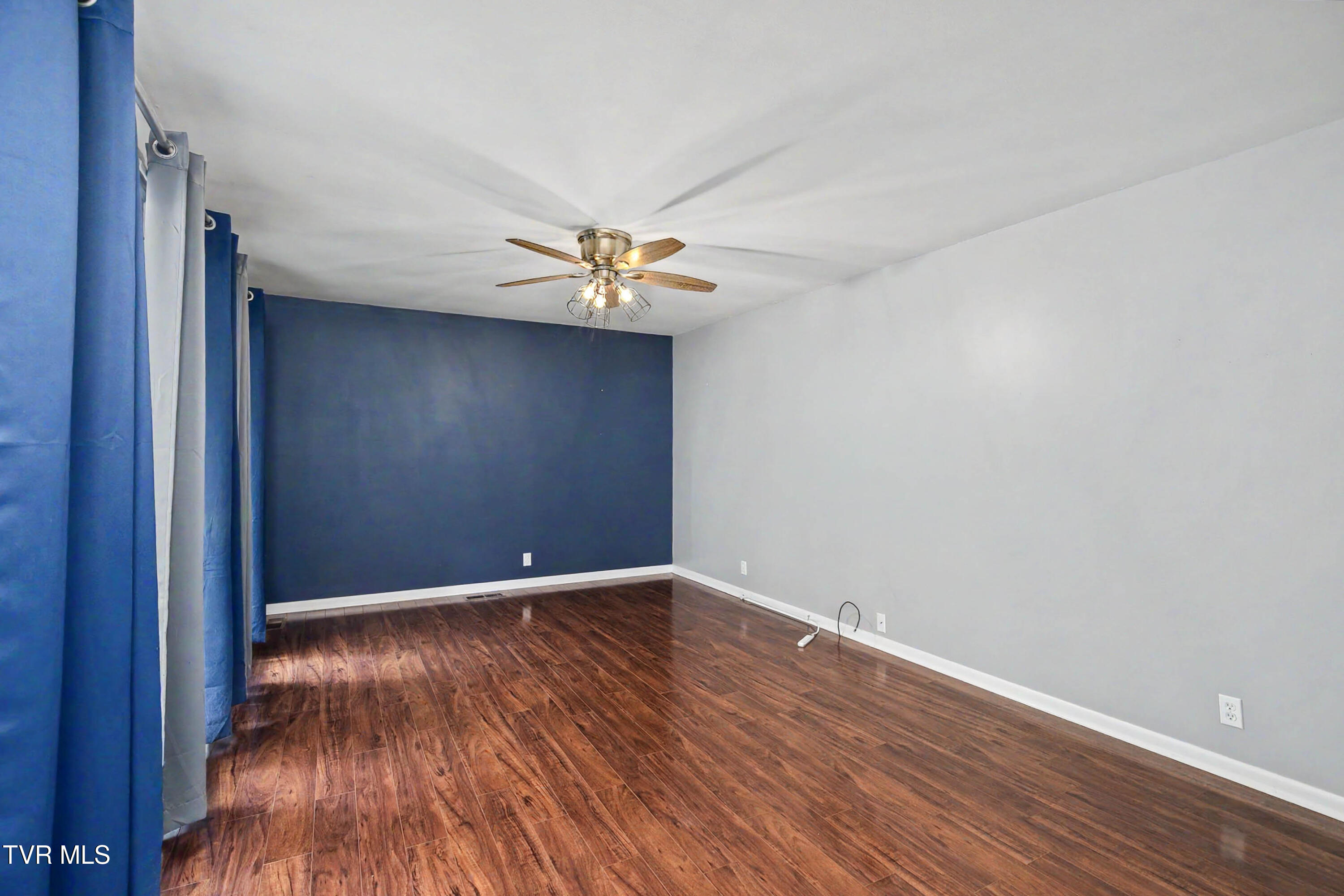 553 Bays View Road Kingsport, TN 37660 - Photo 8 of 34 553 Bays View Rd-8