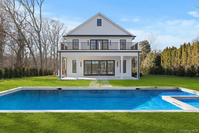 $4,995,000 | 2590 Cox Neck Road, Mattituck, NY 11952