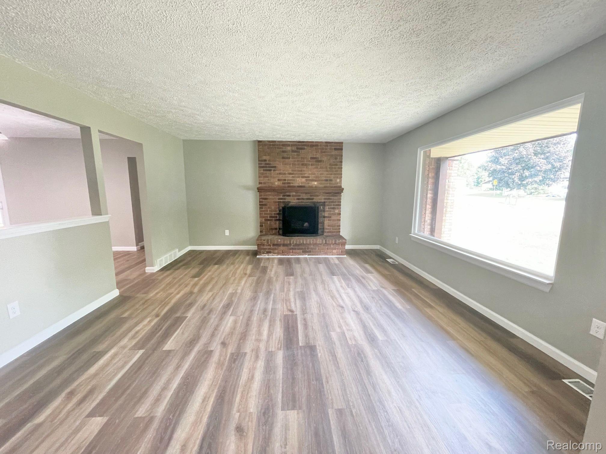 850 Ridgemont Street Commerce Township, MI 48382 - Photo 3 of 15 Gallery Image 3