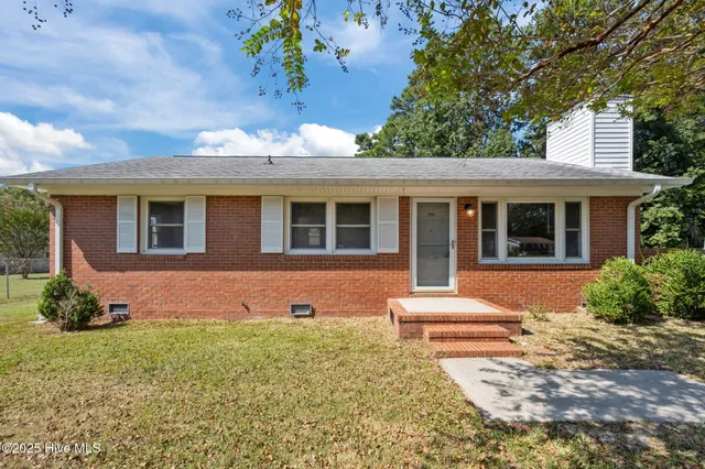 $1,399 | 2503 Country Club Road, Jacksonville, NC 28546