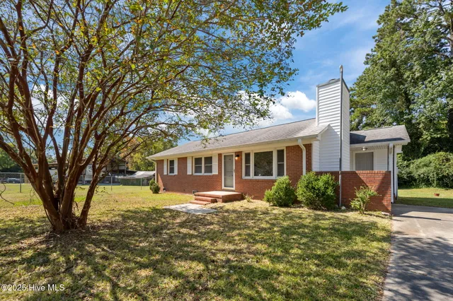 $1,399 | 2503 Country Club Road, Jacksonville, NC 28546