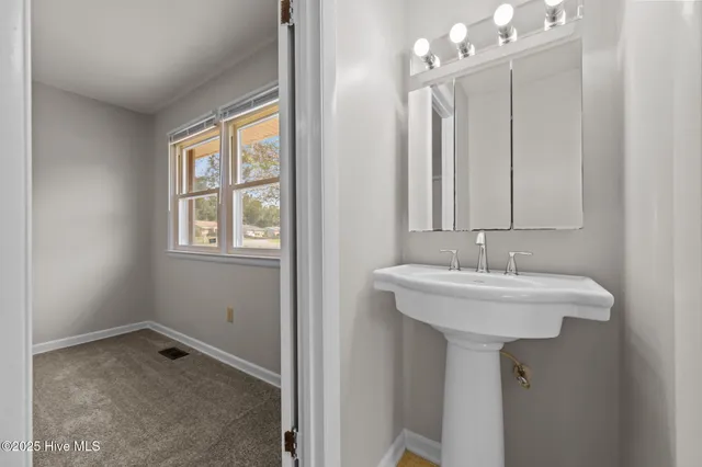 $1,399 | 2503 Country Club Road, Jacksonville, NC 28546