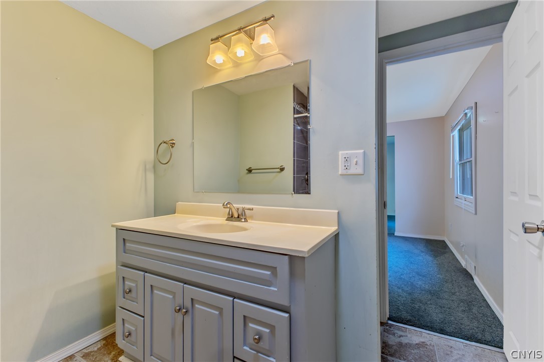 125 Circle Road Salina, NY 13212 - Photo 24 of 39 Primary bathroom.