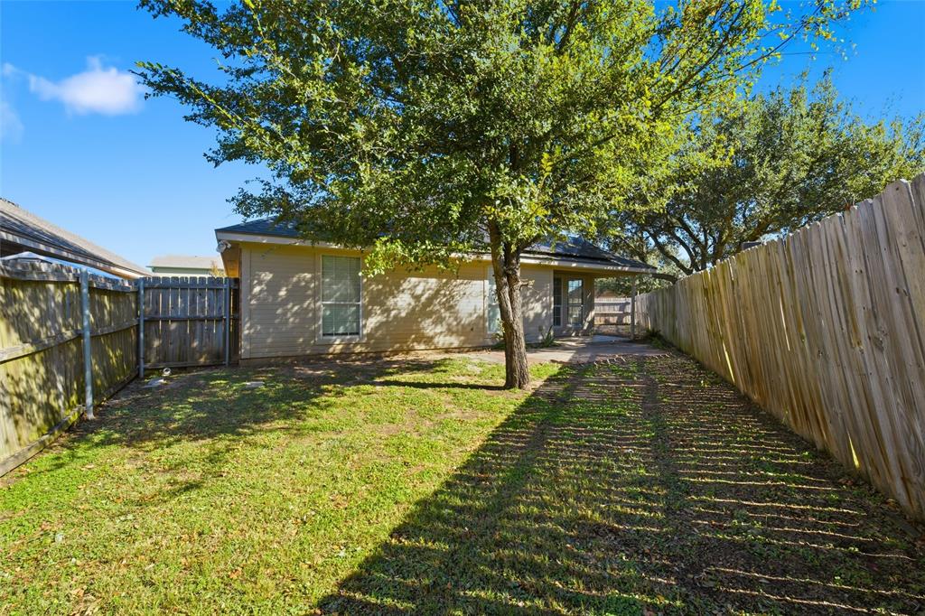 10124 Colony Drive Waco, TX 76708 - Photo 20 of 23 a view of swimming pool with a backyard